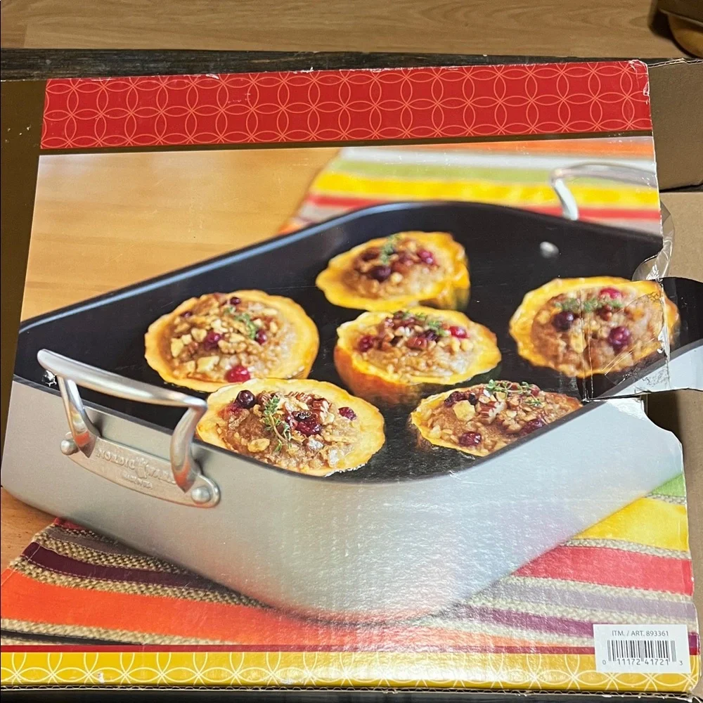 NWT Nordic Ware Roaster & Rack - Yellow Accent with Cream Box Art